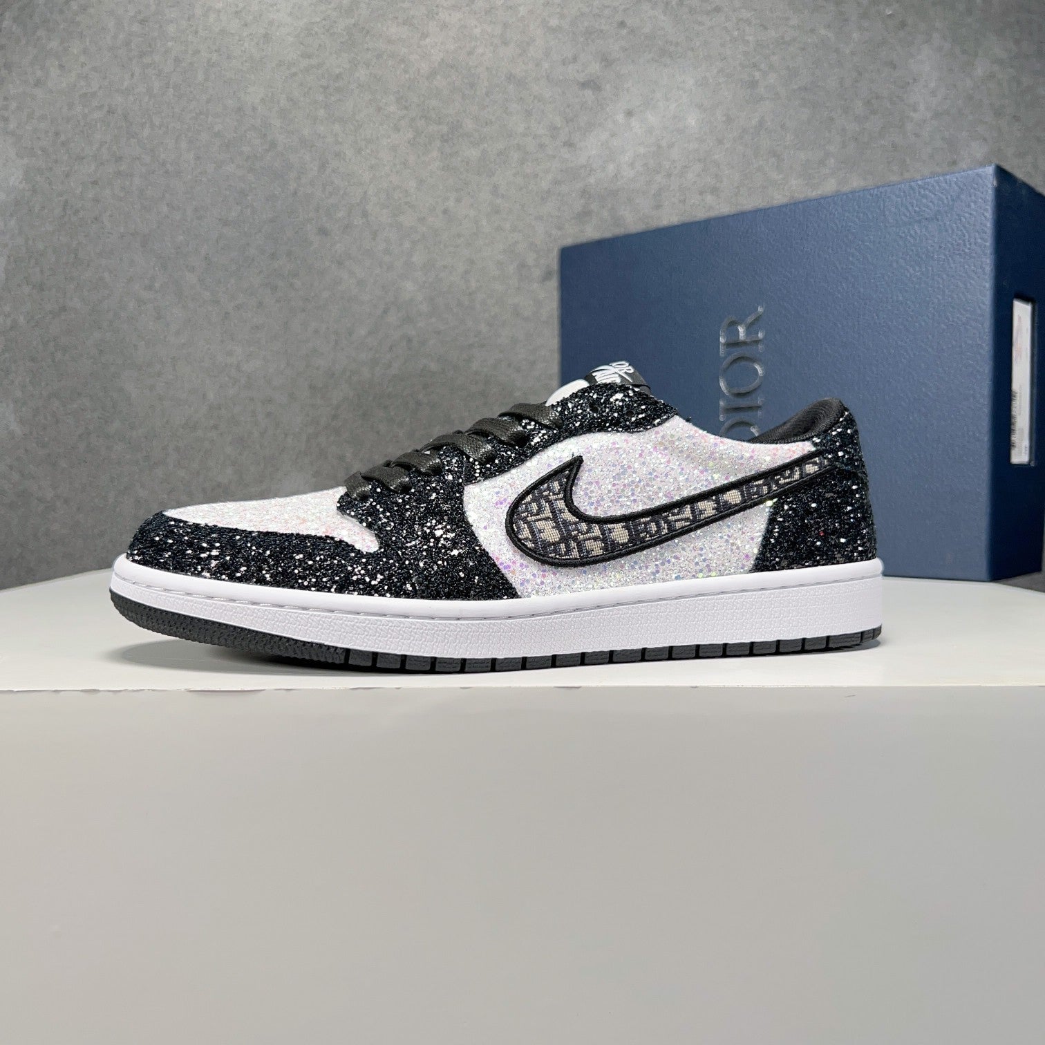 Dior x Nike Low-Top Sneakers – Limited Edition & Urban Elegance Donienstore