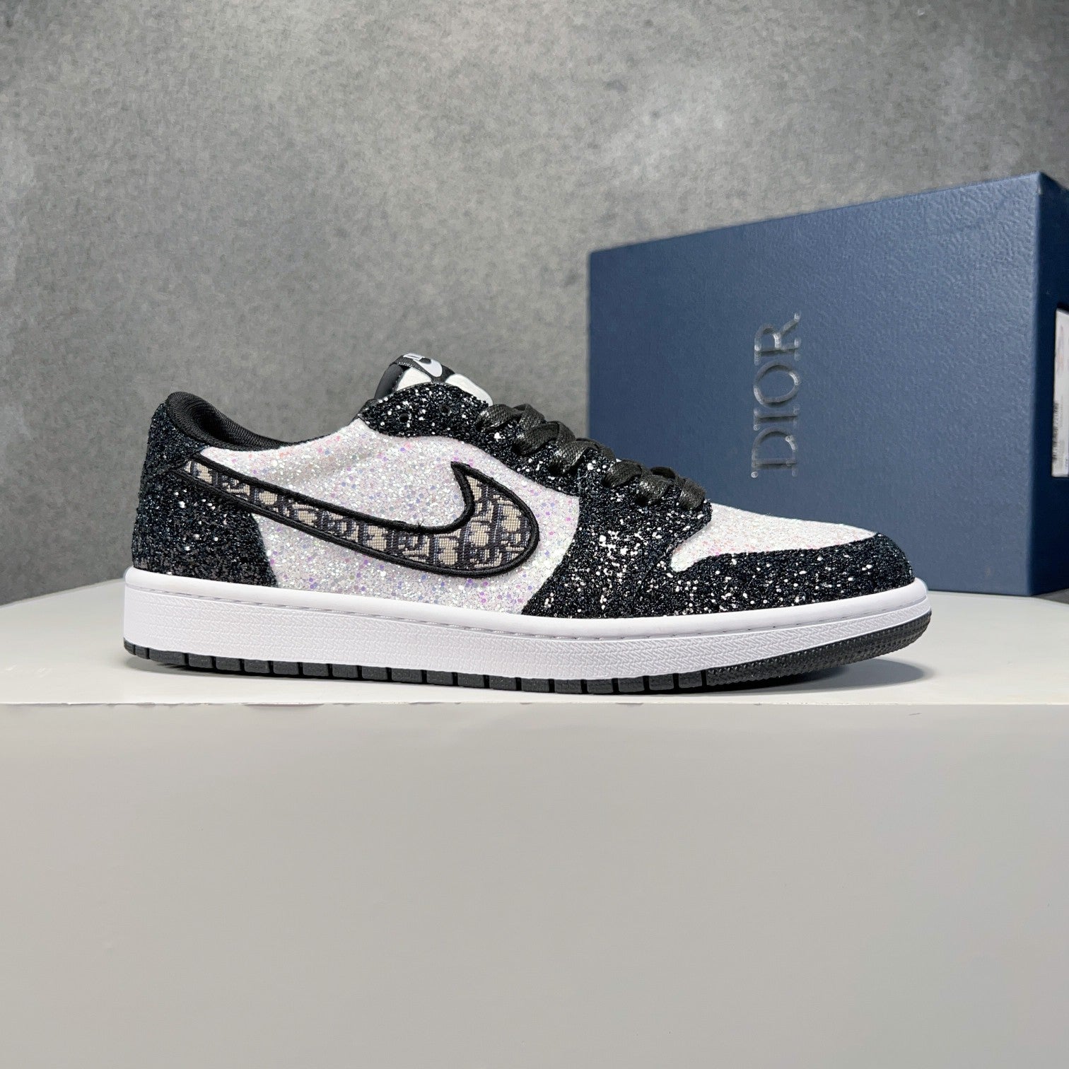 Dior x Nike Low-Top Sneakers – Limited Edition & Urban Elegance Donienstore